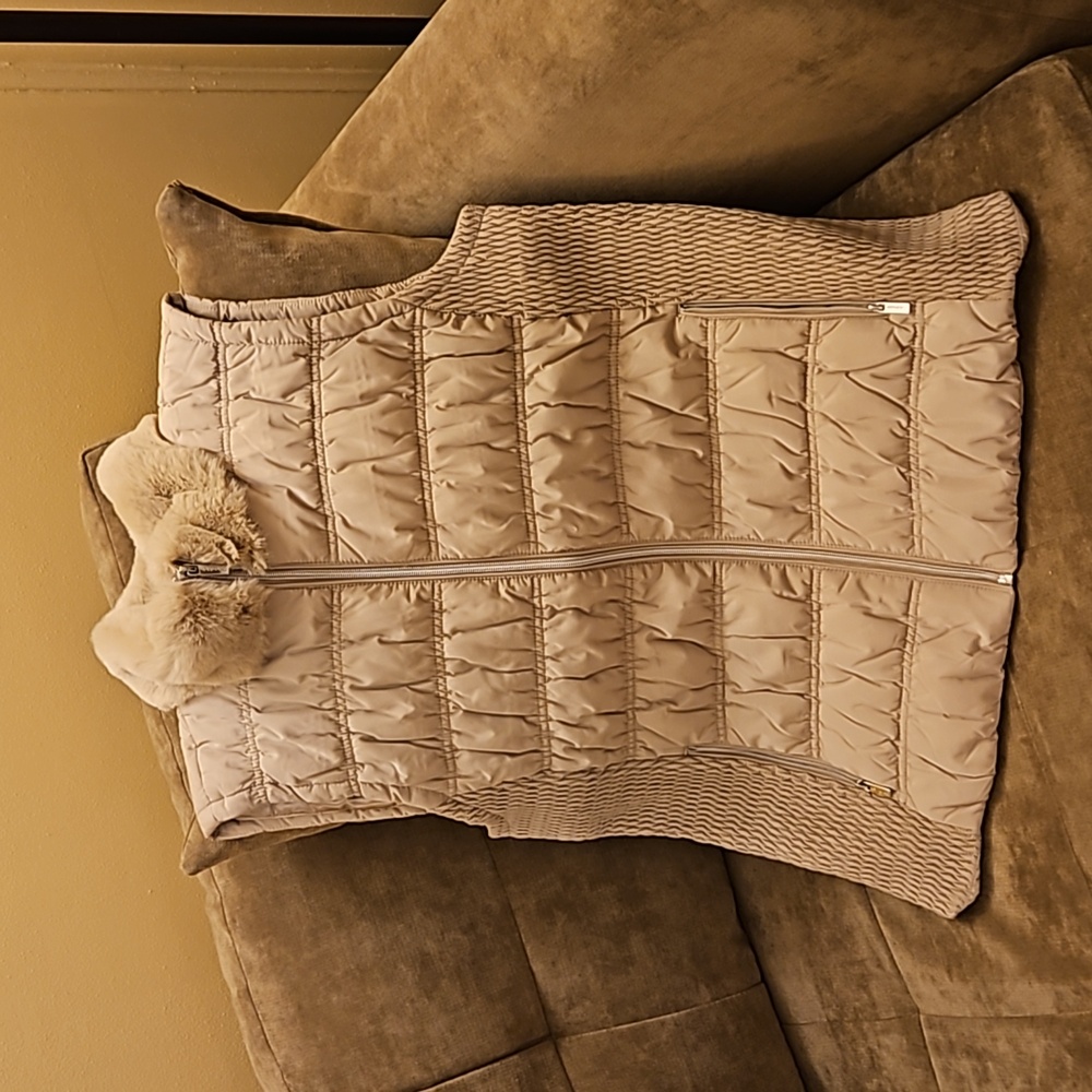 Taupe vest
